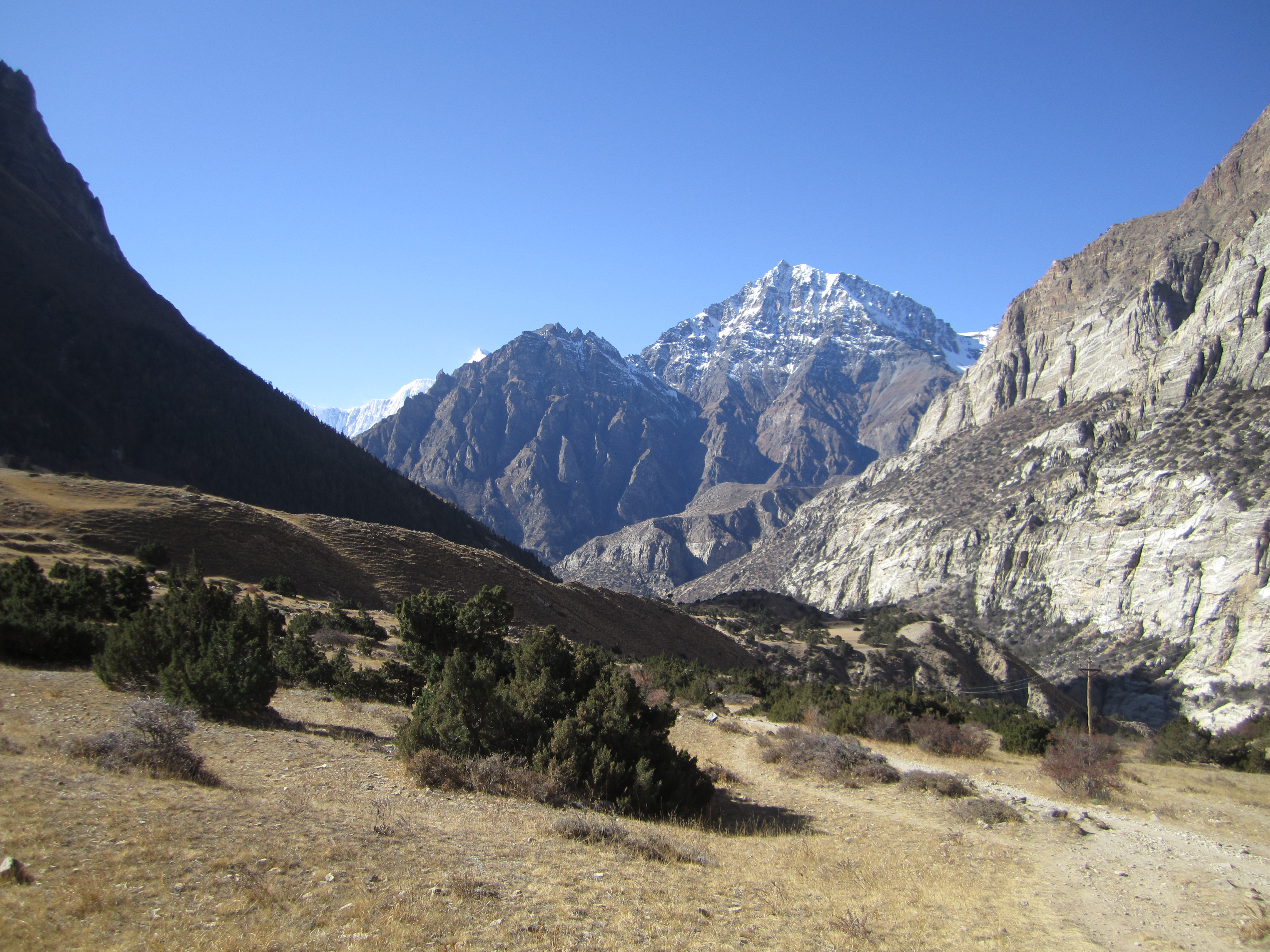  package name : Annapurna Three High Pass Trek