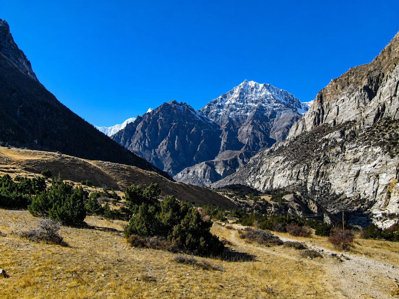  package name : Annapurna Three High Pass Trek